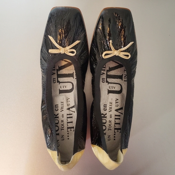 Un Tour En Ville (UTV) Slip-on Shoes – Size 39 (EU) – Black/Cream  - Picture 3 of 7